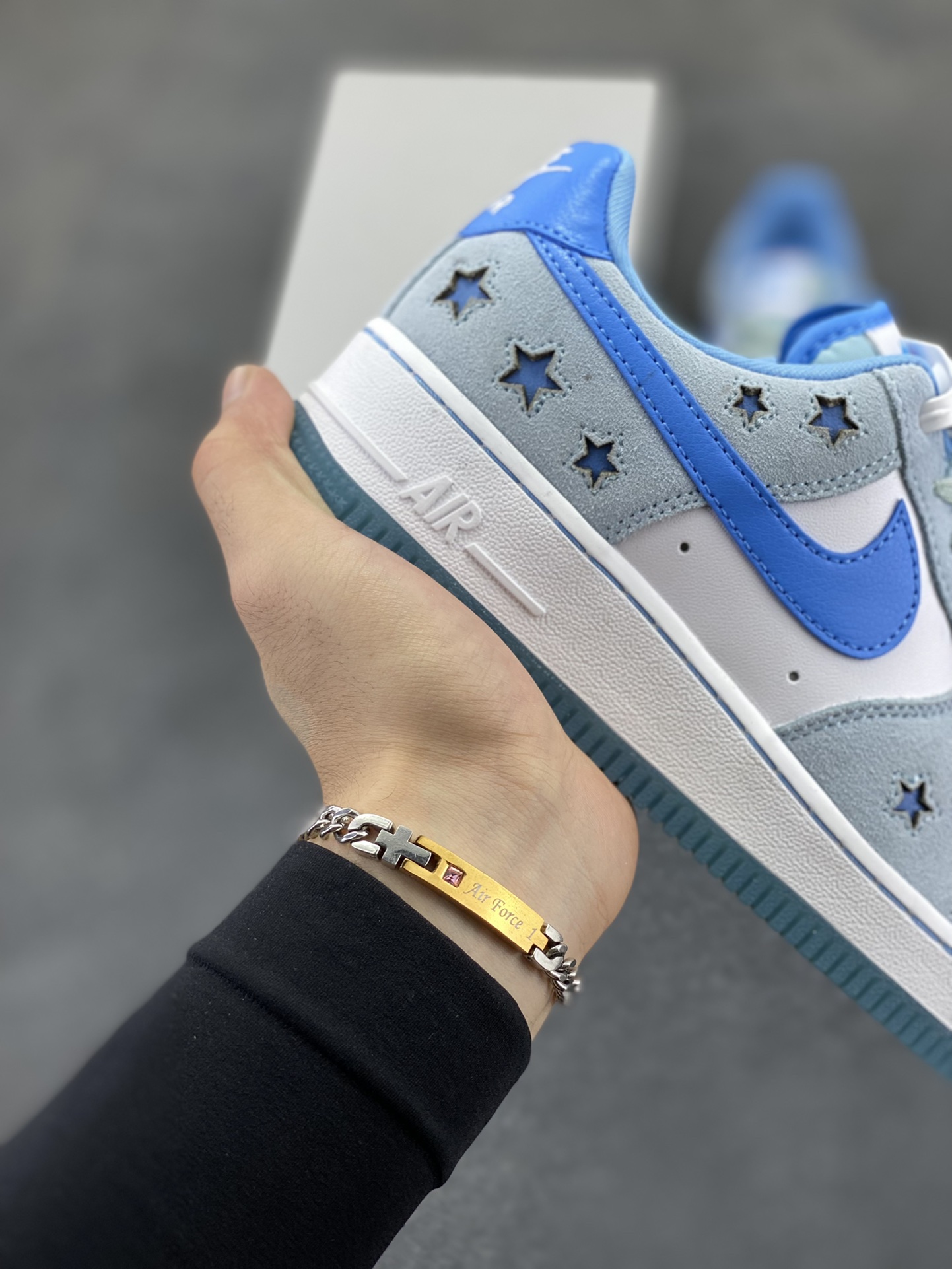 图片[6]-Nike Air Force 1 Low 翻毛星星蓝 原楦头原纸板 打造纯正空军版型 专注外贸渠道 全掌内置蜂窝气垫 原盒配件 原厂中底钢印、拉帮完美 货号：HQ8051-400 尺码：35.5 36 36.5 37.5 38 38.5 39 40 40.5 41 42 42.5 43 44 44.5 45-选品中心