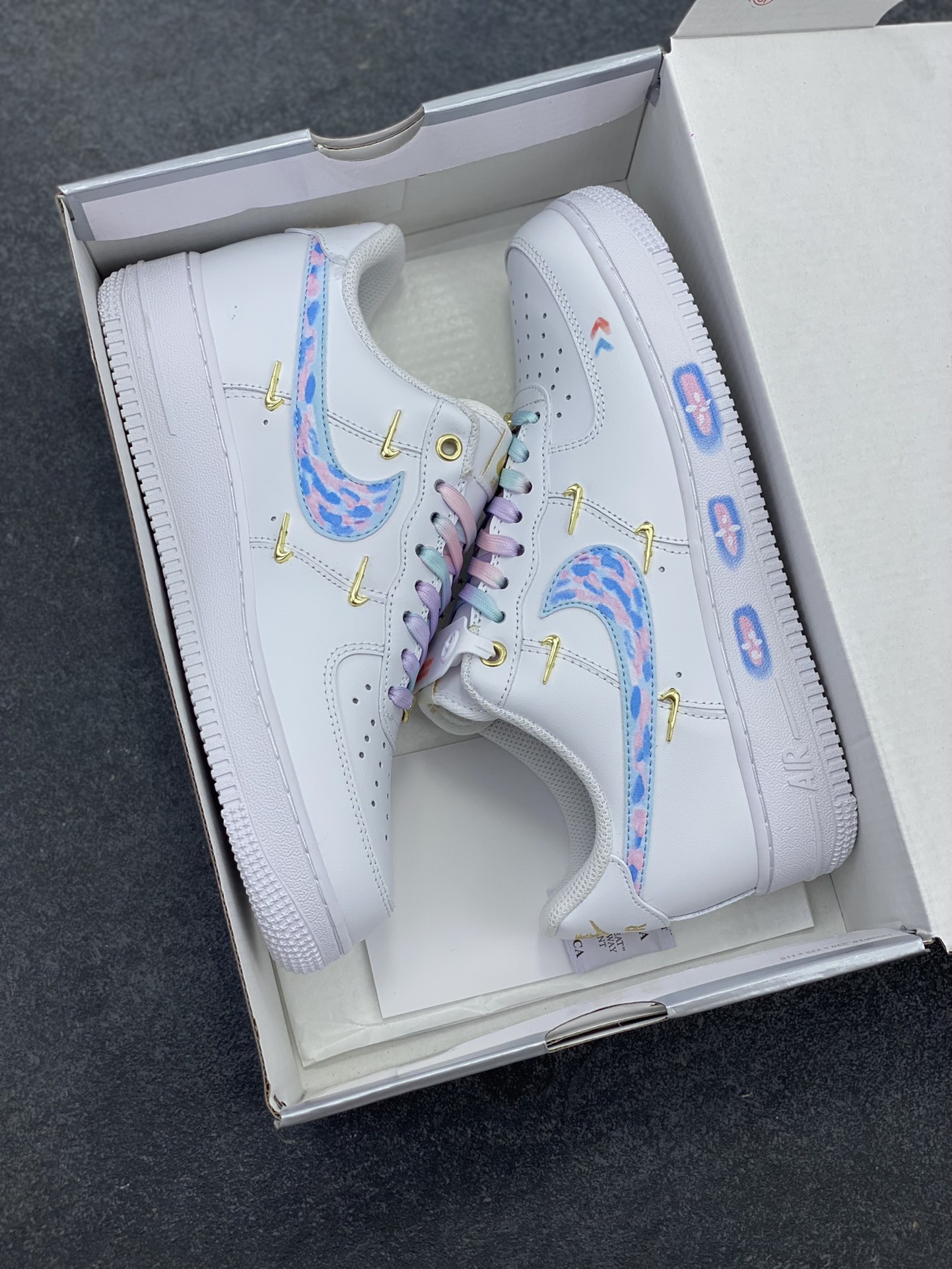 图片[9]-Nike Air Force 1 Low’07 四勾莫奈印象 空军一号低帮休闲板鞋 定制皮料 定制鞋盒 原楦原纸板 纯正空军版型 内置全掌气垫 货号：ZH0316-105 尺码：36 36.5 37.5 38 38.5 39 40 40.5 41 42 42.5 43 44 44.5 45-选品中心