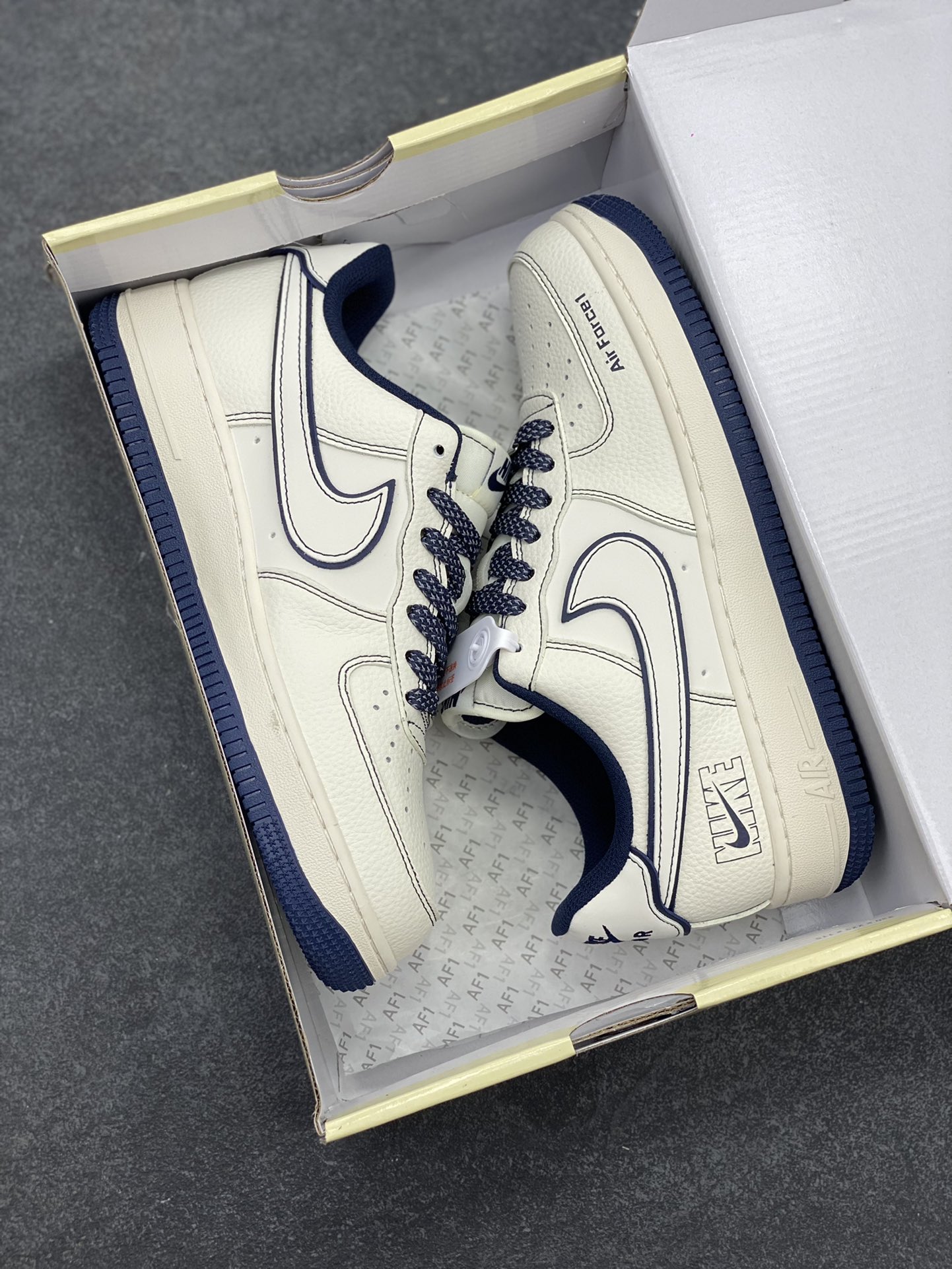 图片[9]-NIke Air Force 1 \’07 Low “耐克——NIKE米蓝兔八哥”空军一号 低帮 运动鞋 休闲鞋 折边针车 工艺难度大 原楦头原纸板 原装鞋盒 定制五金配件 内置全掌气垫 原厂鞋底 货号：JP8028-013 尺码：36 36.5 37.5 38 38.5 39 40 40.5 41 42 42.5 43 44 44.5 45-选品中心