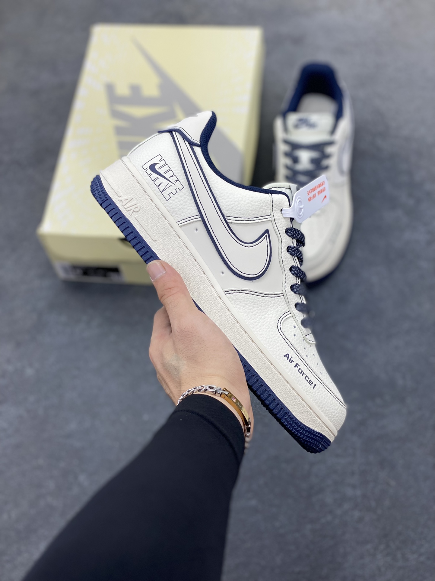 NIke Air Force 1 \’07 Low “耐克——NIKE米蓝兔八哥”空军一号 低帮 运动鞋 休闲鞋 折边针车 工艺难度大 原楦头原纸板 原装鞋盒 定制五金配件 内置全掌气垫 原厂鞋底 货号:JP8028-013 尺码:36 36.5 37.5 38 38.5 39 40 40.5 41 42 42.5 43 44 44.5 45-选品中心