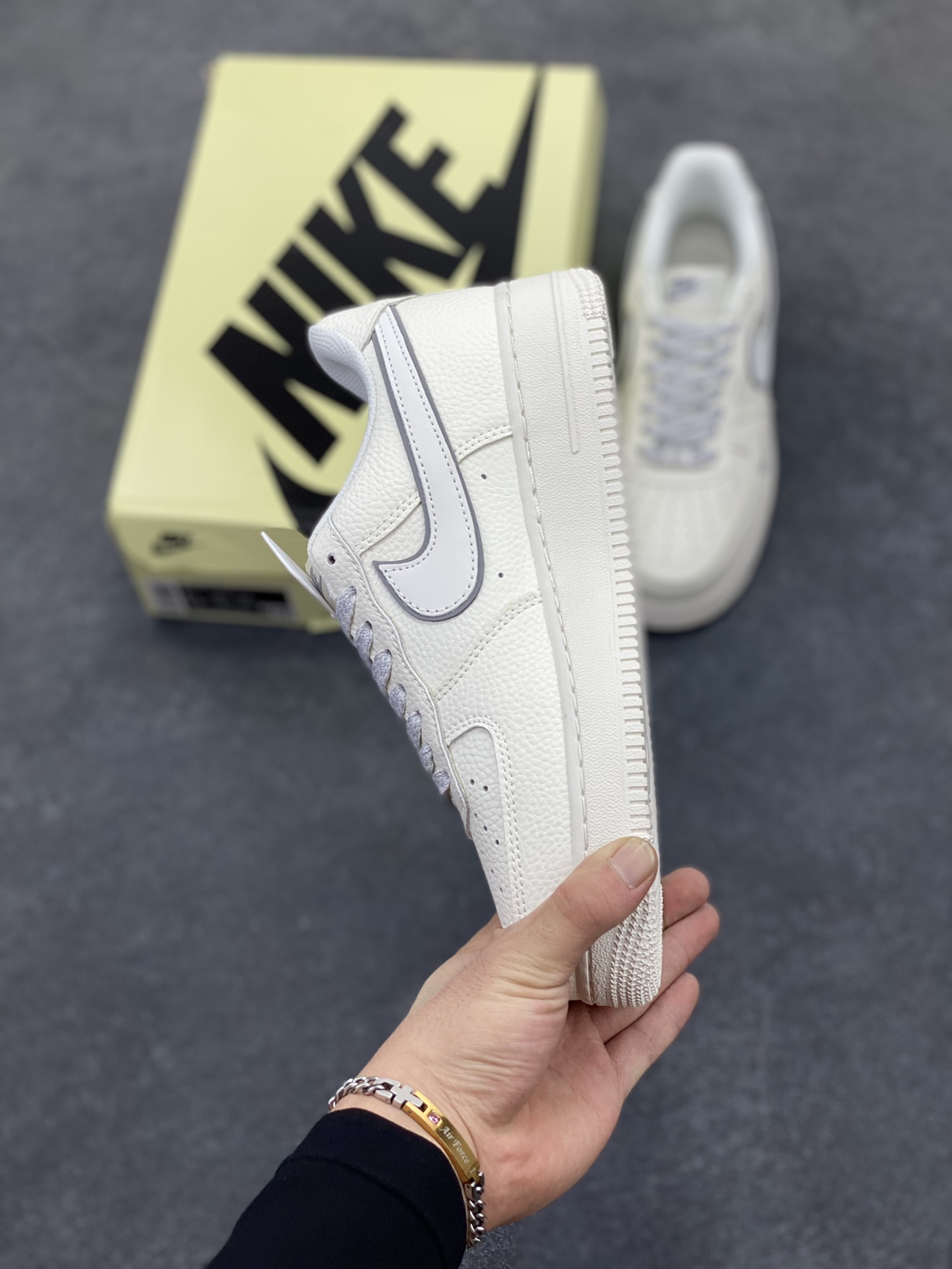图片[3]-Nike Air Force 1 Low 空军一号低帮百搭休闲运动板鞋。柔软、弹性十足的缓震性能和出色的中底设计，横跨复古与现代的外型结合，造就出风靡全球三十多年的Force 1，直到今天还深受青睐。 货号：CS5288-033 尺码：36 36.5 37.5 38 38.5 39 40 40.5 41 42 42.5 43 44 44.5 45-选品中心