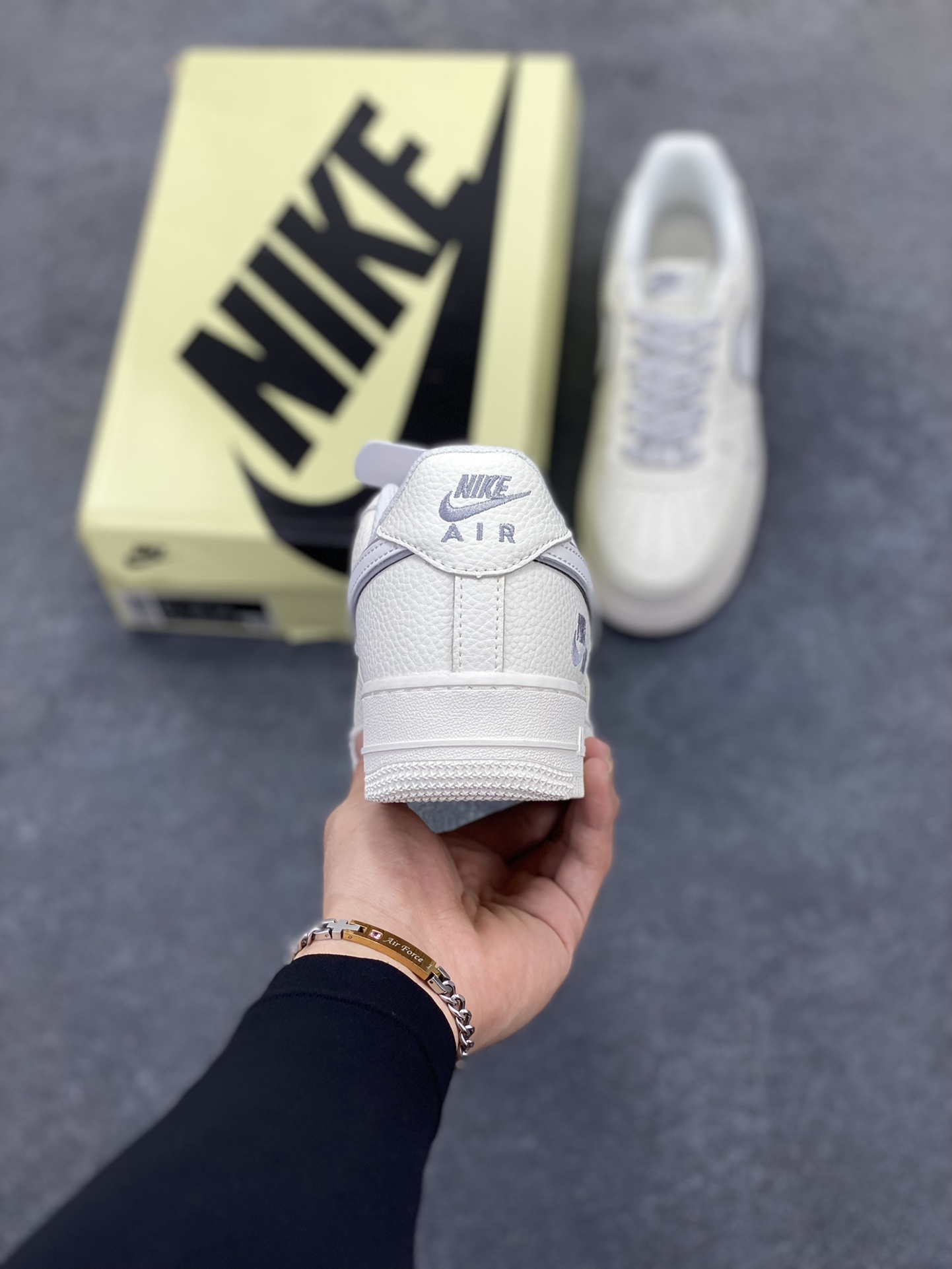 图片[4]-Nike Air Force 1 Low 空军一号低帮百搭休闲运动板鞋。柔软、弹性十足的缓震性能和出色的中底设计，横跨复古与现代的外型结合，造就出风靡全球三十多年的Force 1，直到今天还深受青睐。 货号：CS5288-033 尺码：36 36.5 37.5 38 38.5 39 40 40.5 41 42 42.5 43 44 44.5 45-选品中心
