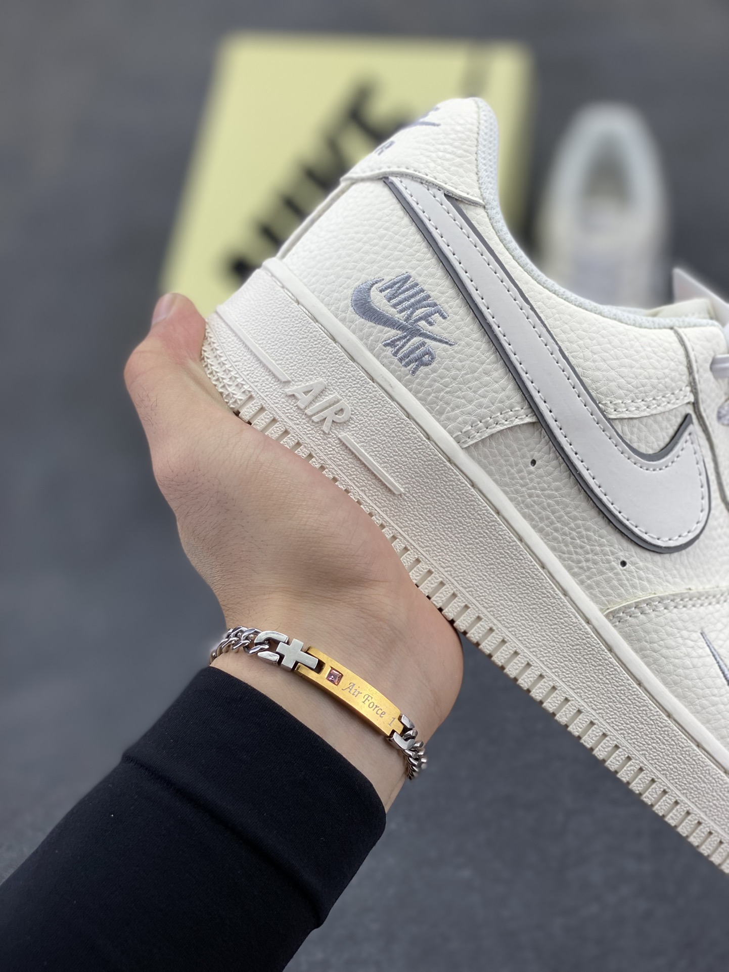 图片[6]-Nike Air Force 1 Low 空军一号低帮百搭休闲运动板鞋。柔软、弹性十足的缓震性能和出色的中底设计，横跨复古与现代的外型结合，造就出风靡全球三十多年的Force 1，直到今天还深受青睐。 货号：CS5288-033 尺码：36 36.5 37.5 38 38.5 39 40 40.5 41 42 42.5 43 44 44.5 45-选品中心