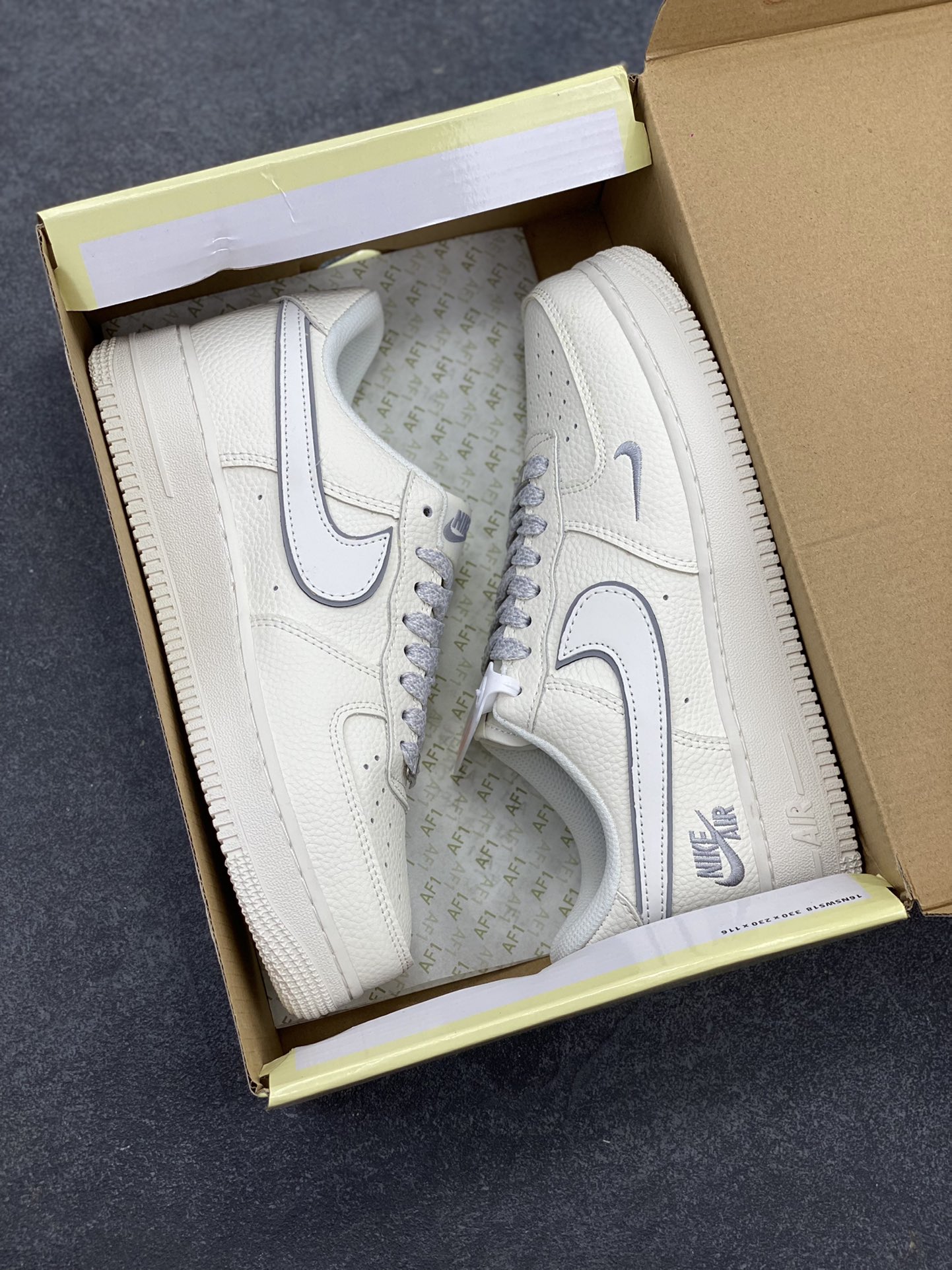 图片[9]-Nike Air Force 1 Low 空军一号低帮百搭休闲运动板鞋。柔软、弹性十足的缓震性能和出色的中底设计，横跨复古与现代的外型结合，造就出风靡全球三十多年的Force 1，直到今天还深受青睐。 货号：CS5288-033 尺码：36 36.5 37.5 38 38.5 39 40 40.5 41 42 42.5 43 44 44.5 45-选品中心