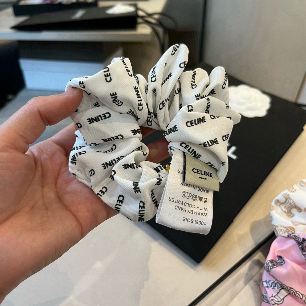 🆕

Celine赛琳新款发圈