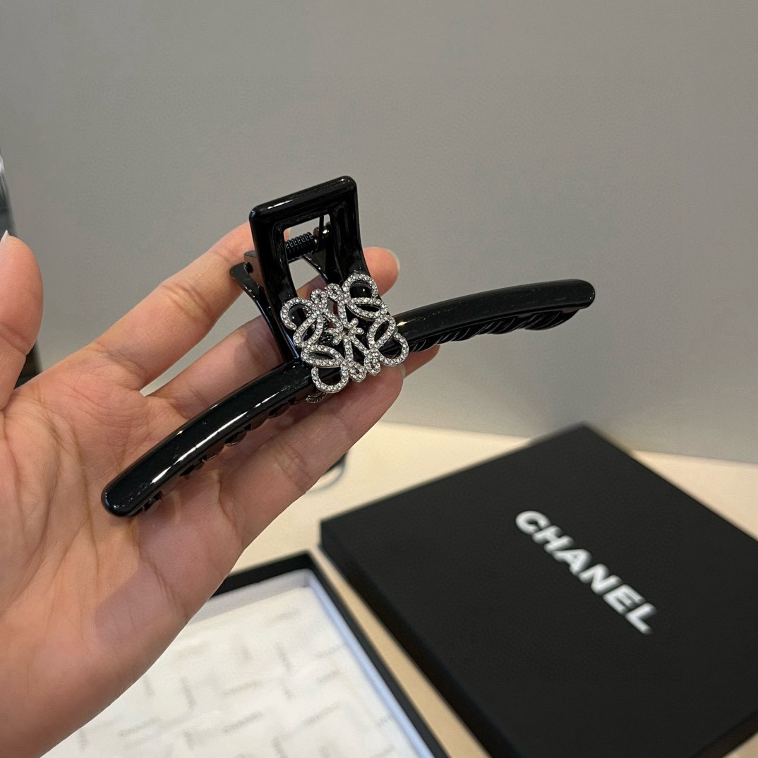 🆕

LOEWE罗意威新款发夹
