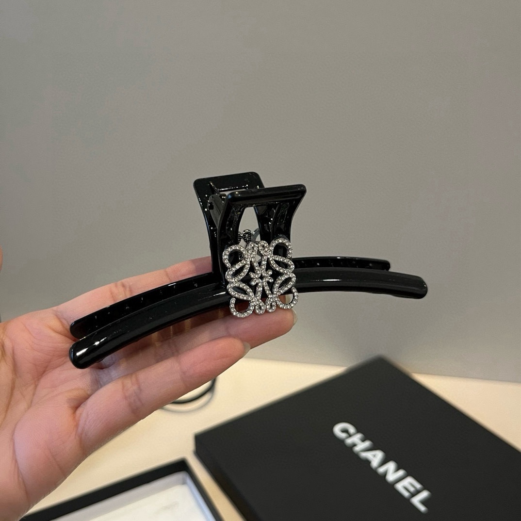 🆕

LOEWE罗意威新款发夹