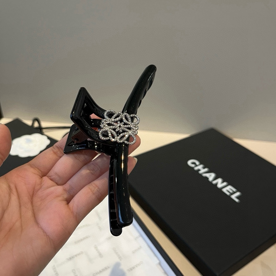 🆕

LOEWE罗意威新款发夹