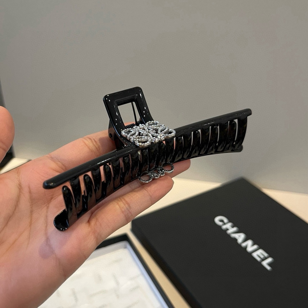 🆕

LOEWE罗意威新款发夹
