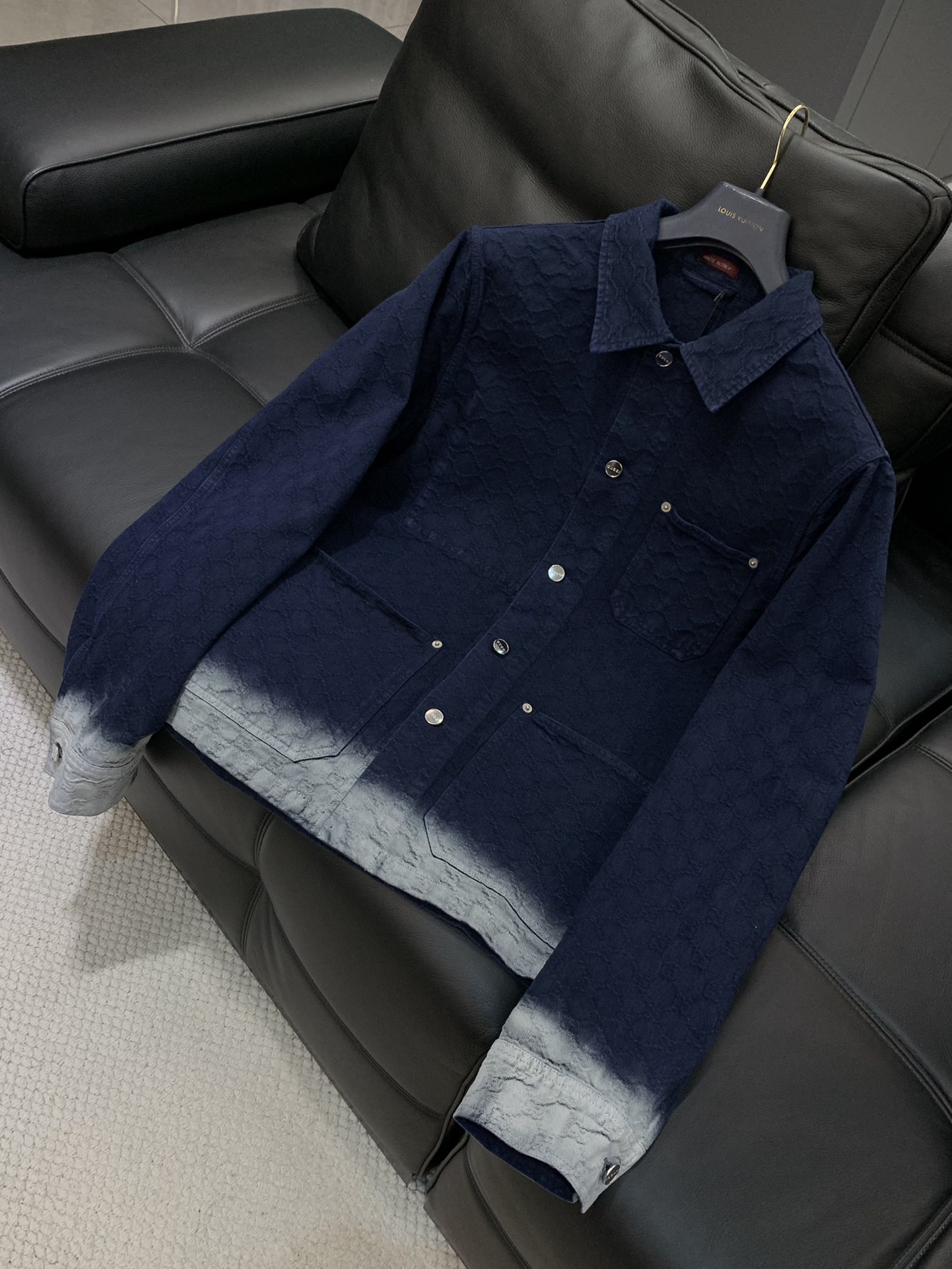 上衣，Gucci 古驰，2025秋季最新款，专柜同步有售，原单狠货，时尚休闲牛仔套装，上身很有特点！吸睛