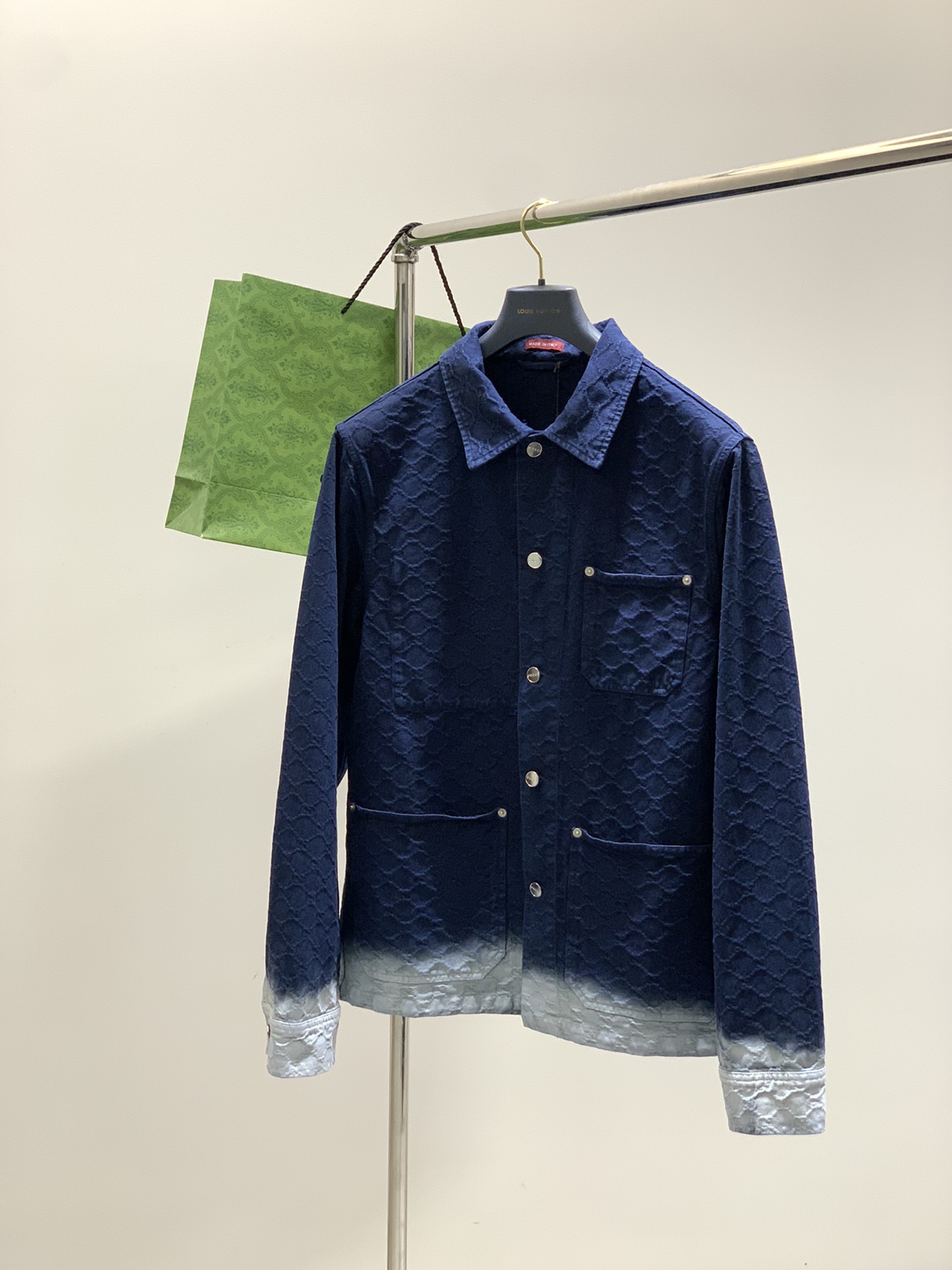 上衣，Gucci 古驰，2025秋季最新款，专柜同步有售，原单狠货，时尚休闲牛仔套装，上身很有特点！吸睛