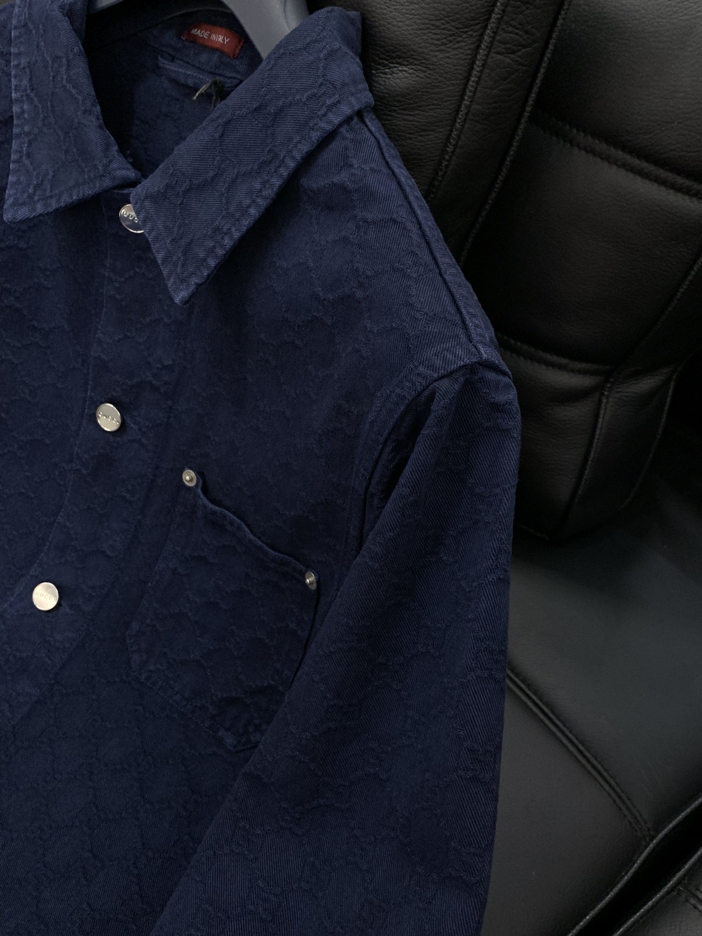 上衣，Gucci 古驰，2025秋季最新款，专柜同步有售，原单狠货，时尚休闲牛仔套装，上身很有特点！吸睛