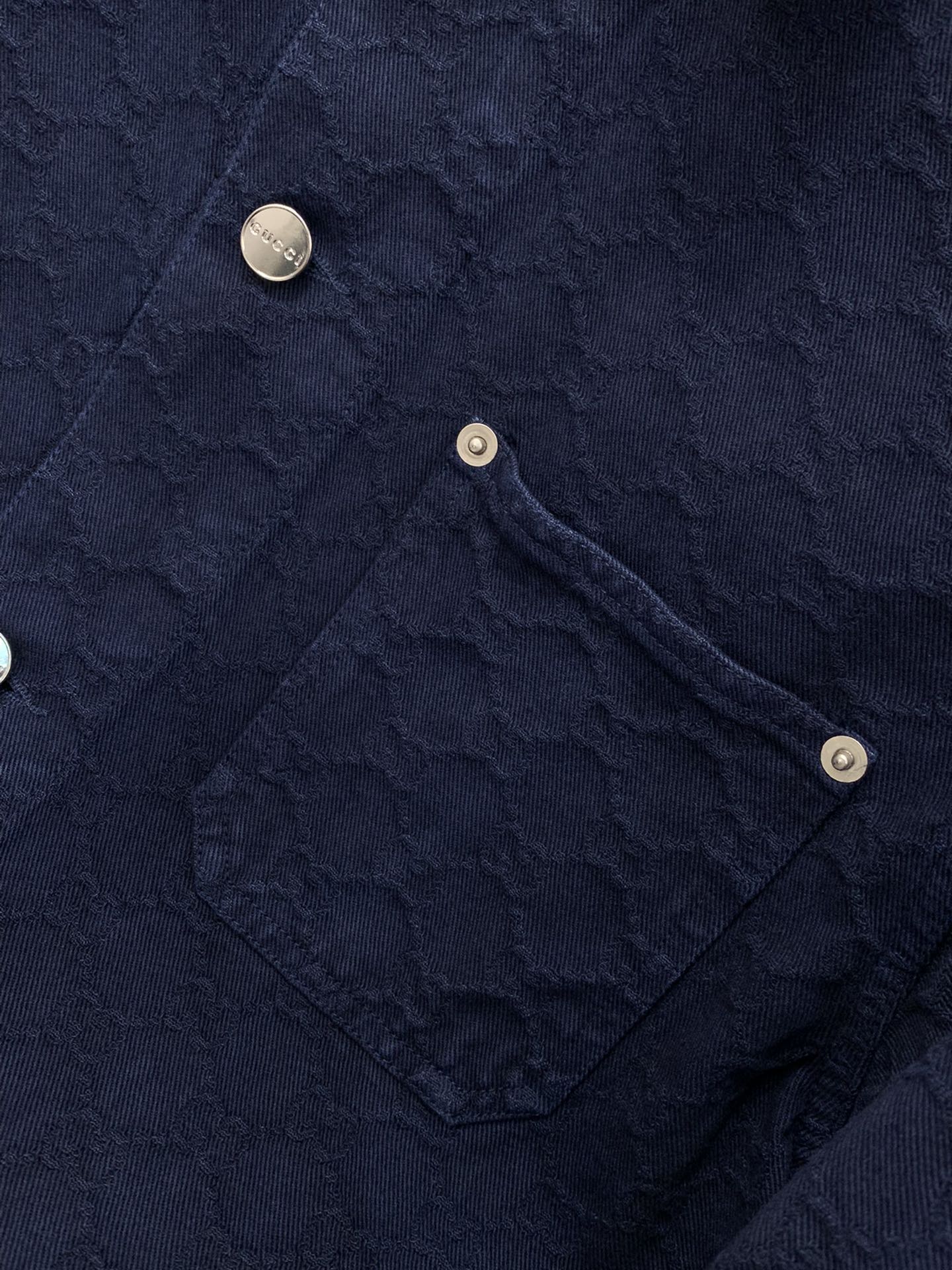 上衣，Gucci 古驰，2025秋季最新款，专柜同步有售，原单狠货，时尚休闲牛仔套装，上身很有特点！吸睛