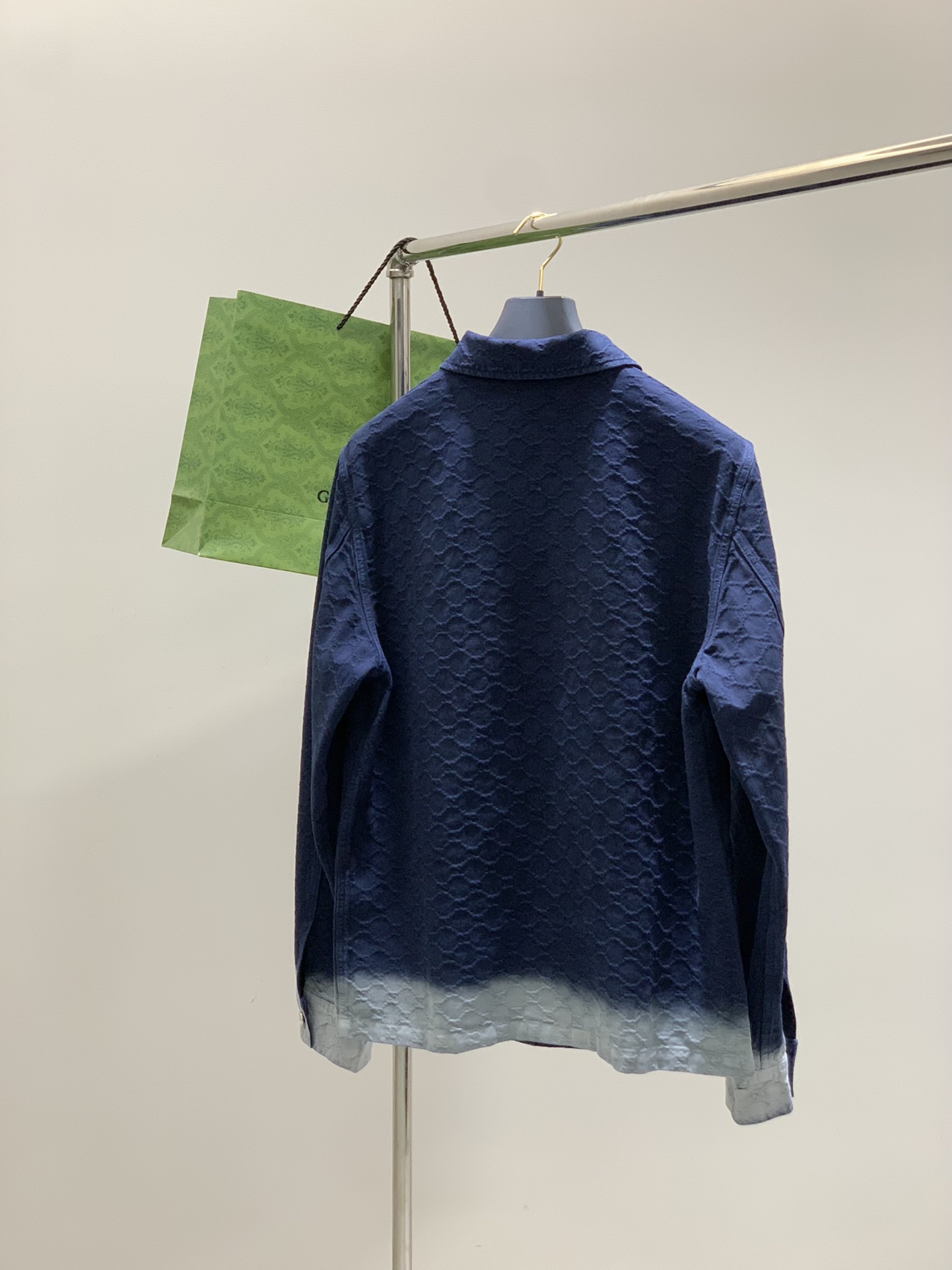 上衣，Gucci 古驰，2025秋季最新款，专柜同步有售，原单狠货，时尚休闲牛仔套装，上身很有特点！吸睛