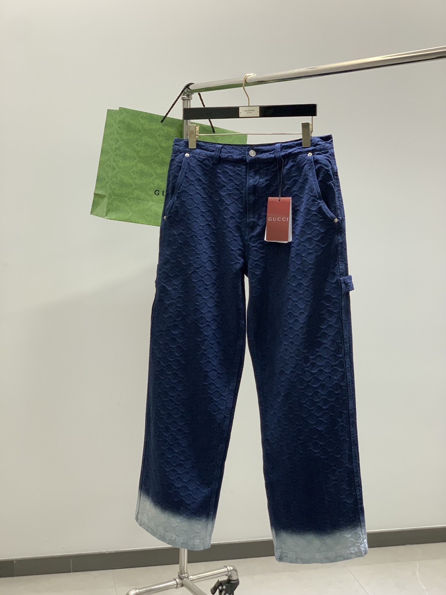 裤子，Gucci 古驰，2025秋季最新款，专柜同步有售，原单狠货，时尚休闲牛仔套装，上身很有特点！吸睛