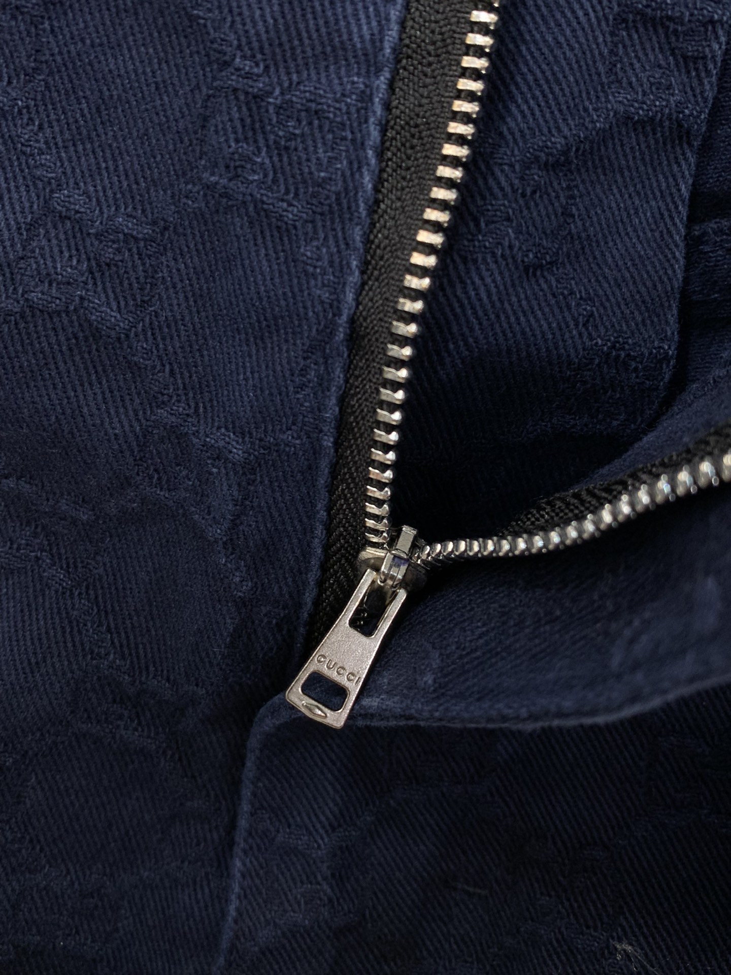 裤子，Gucci 古驰，2025秋季最新款，专柜同步有售，原单狠货，时尚休闲牛仔套装，上身很有特点！吸睛