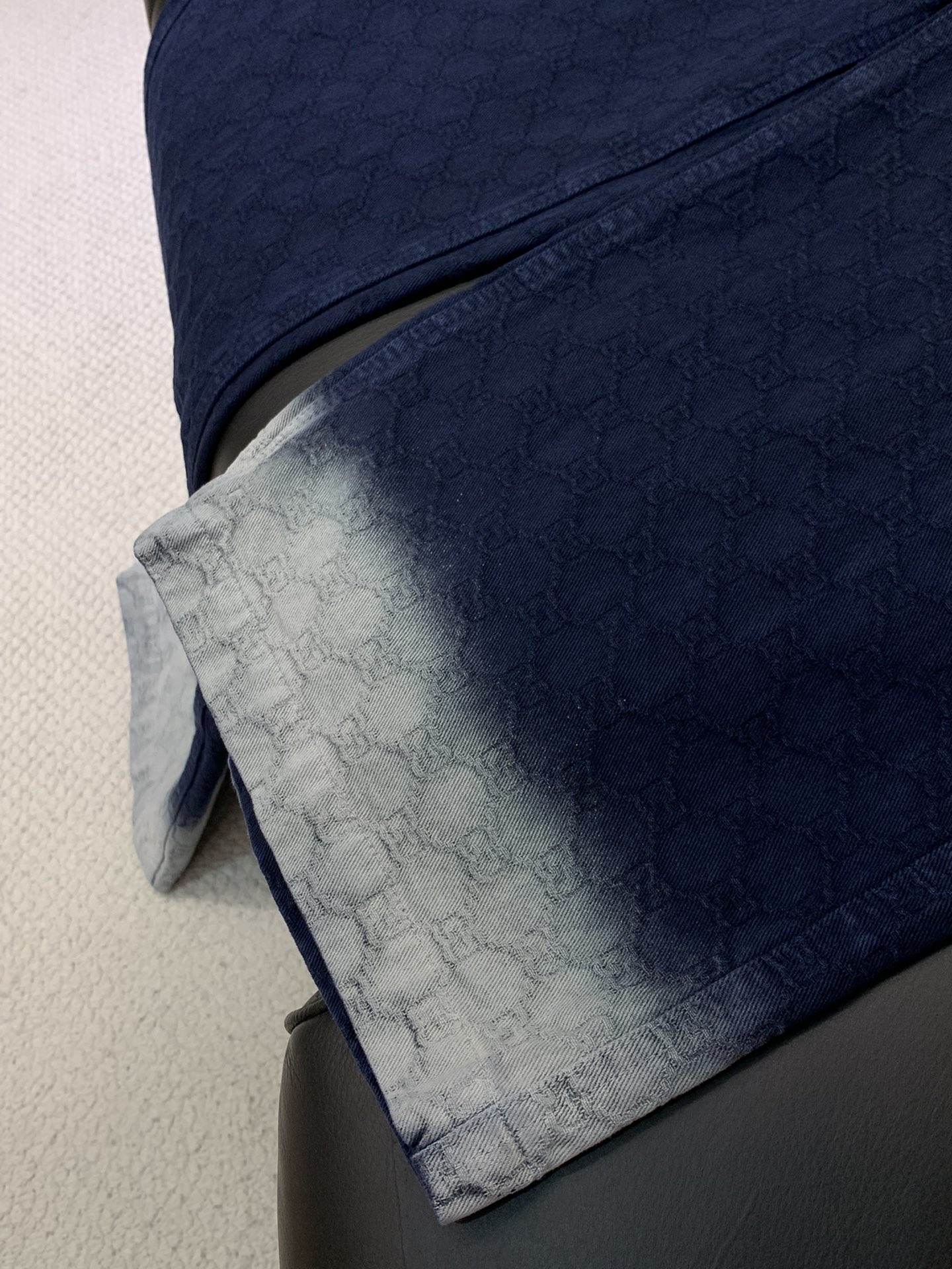 裤子，Gucci 古驰，2025秋季最新款，专柜同步有售，原单狠货，时尚休闲牛仔套装，上身很有特点！吸睛