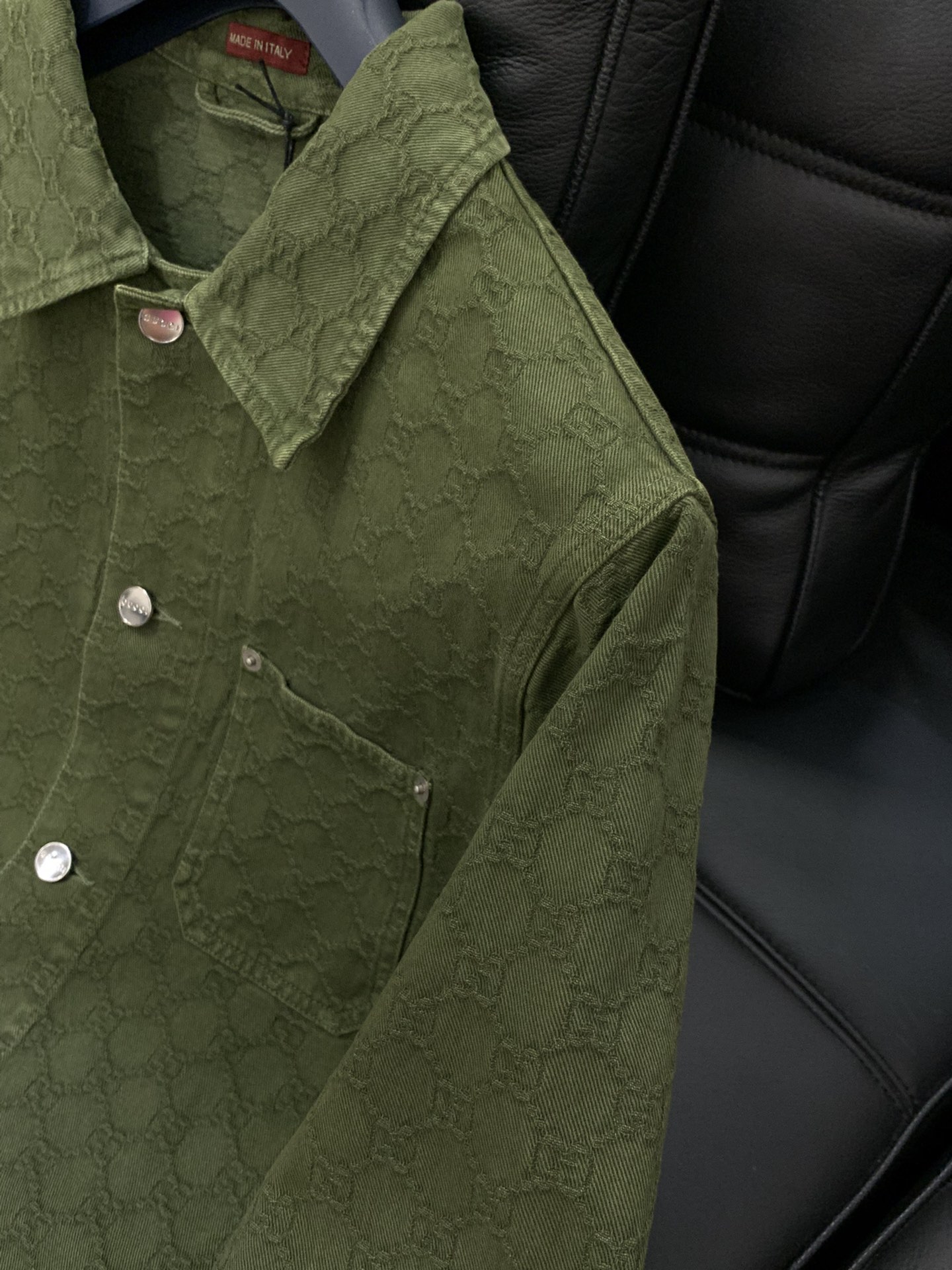 上衣Gucci 古驰，2025秋季最新款，专柜同步有售，原单狠货，时尚休闲牛仔套装，上身很有特点！吸睛而