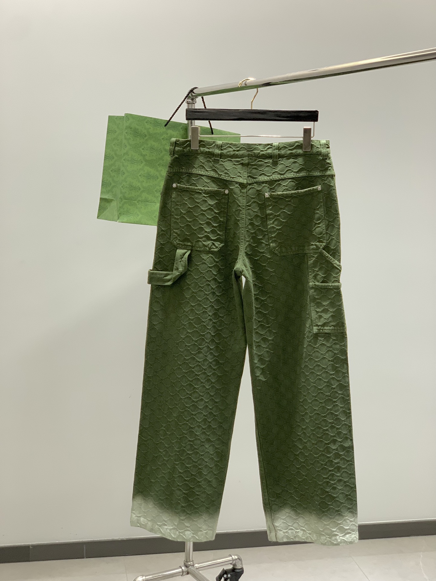 裤子，Gucci 古驰，2025秋季最新款，专柜同步有售，原单狠货，时尚休闲牛仔套装，上身很有特点！吸睛