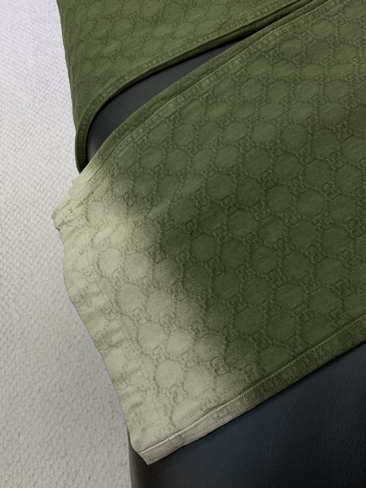 裤子，Gucci 古驰，2025秋季最新款，专柜同步有售，原单狠货，时尚休闲牛仔套装，上身很有特点！吸睛