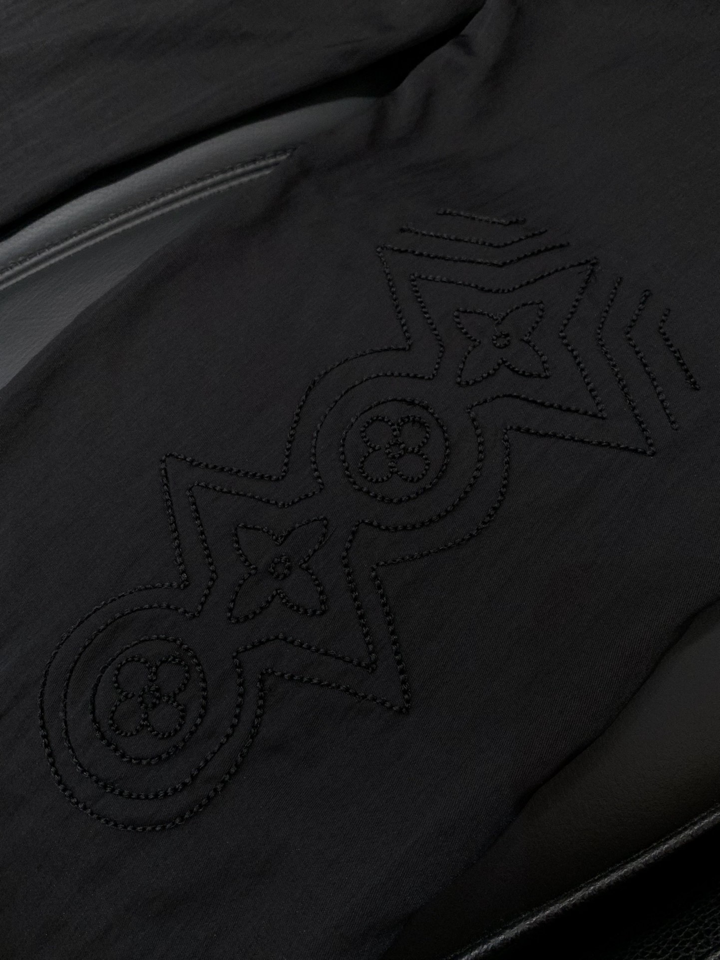 裤子，LouisVuitton 路易威登，2025秋季最新款，专柜同步有售，原单狠货，时尚休闲连帽套装，