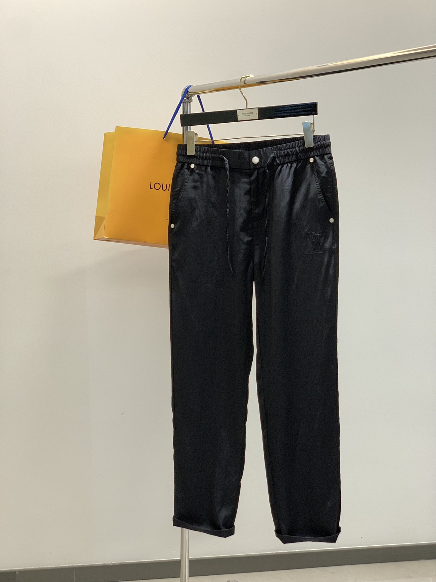 裤子，LouisVuitton 路易威登，2025秋季最新款，专柜同步有售，原单狠货，时尚休闲连帽套装，