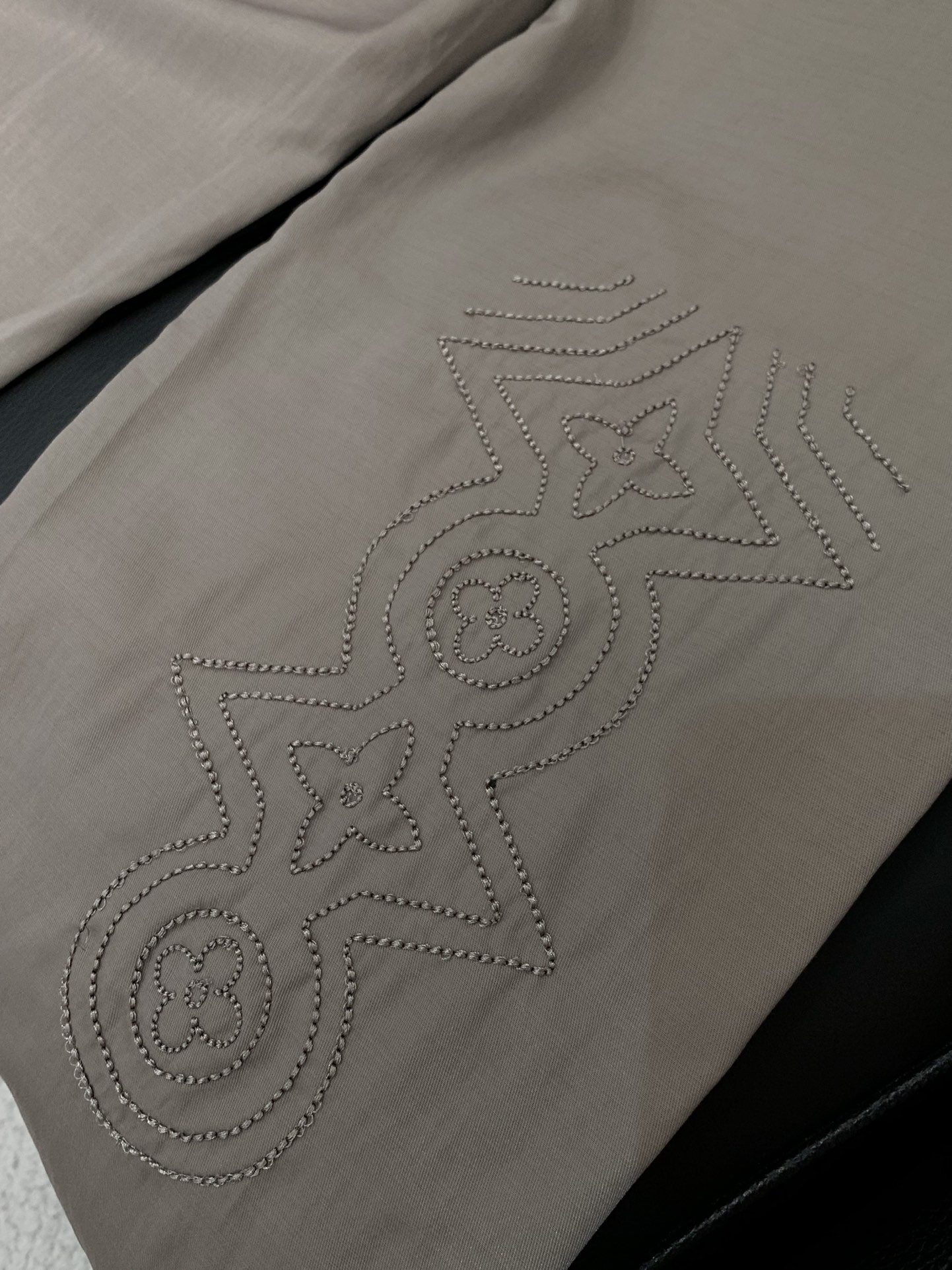 裤子，LouisVuitton 路易威登，2025秋季最新款，专柜同步有售，原单狠货，时尚休闲连帽套装，