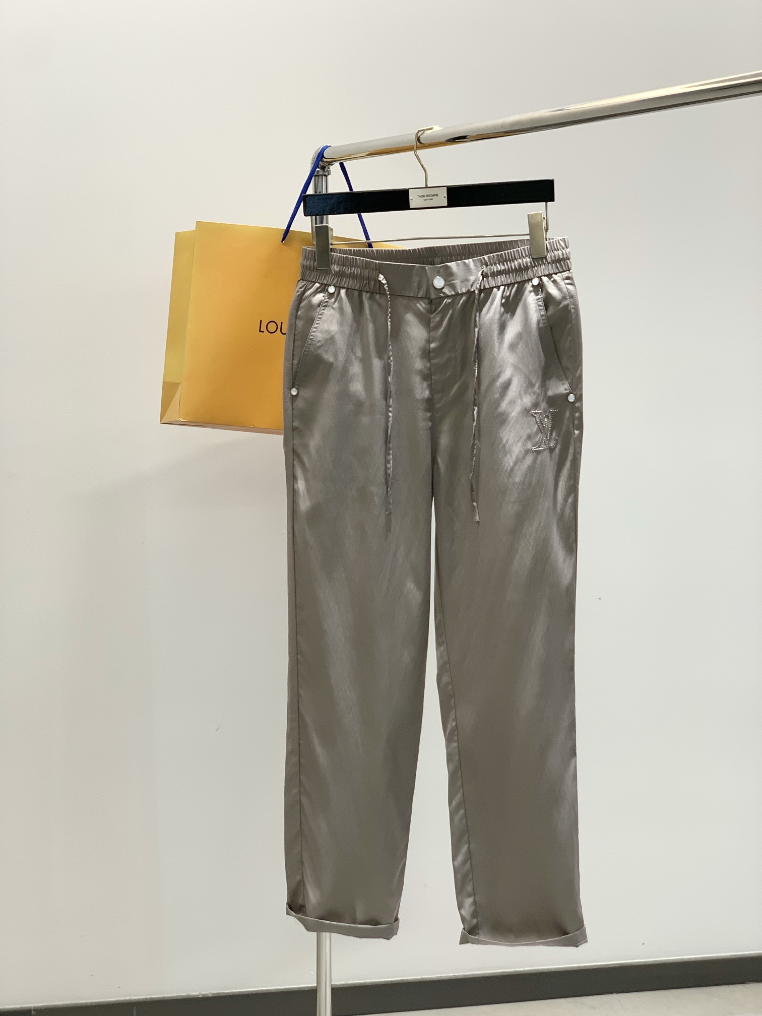 裤子，LouisVuitton 路易威登，2025秋季最新款，专柜同步有售，原单狠货，时尚休闲连帽套装，