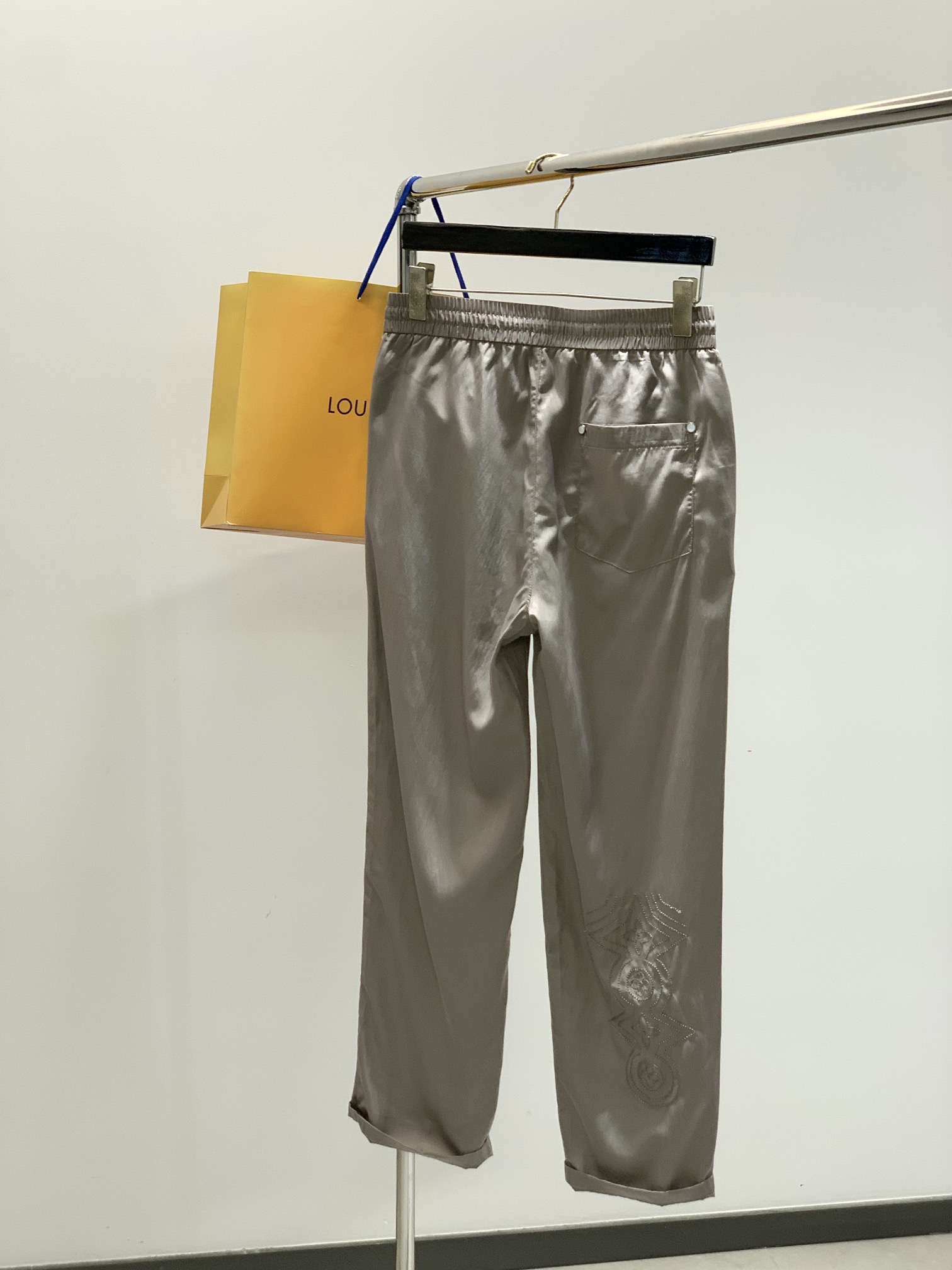 裤子，LouisVuitton 路易威登，2025秋季最新款，专柜同步有售，原单狠货，时尚休闲连帽套装，