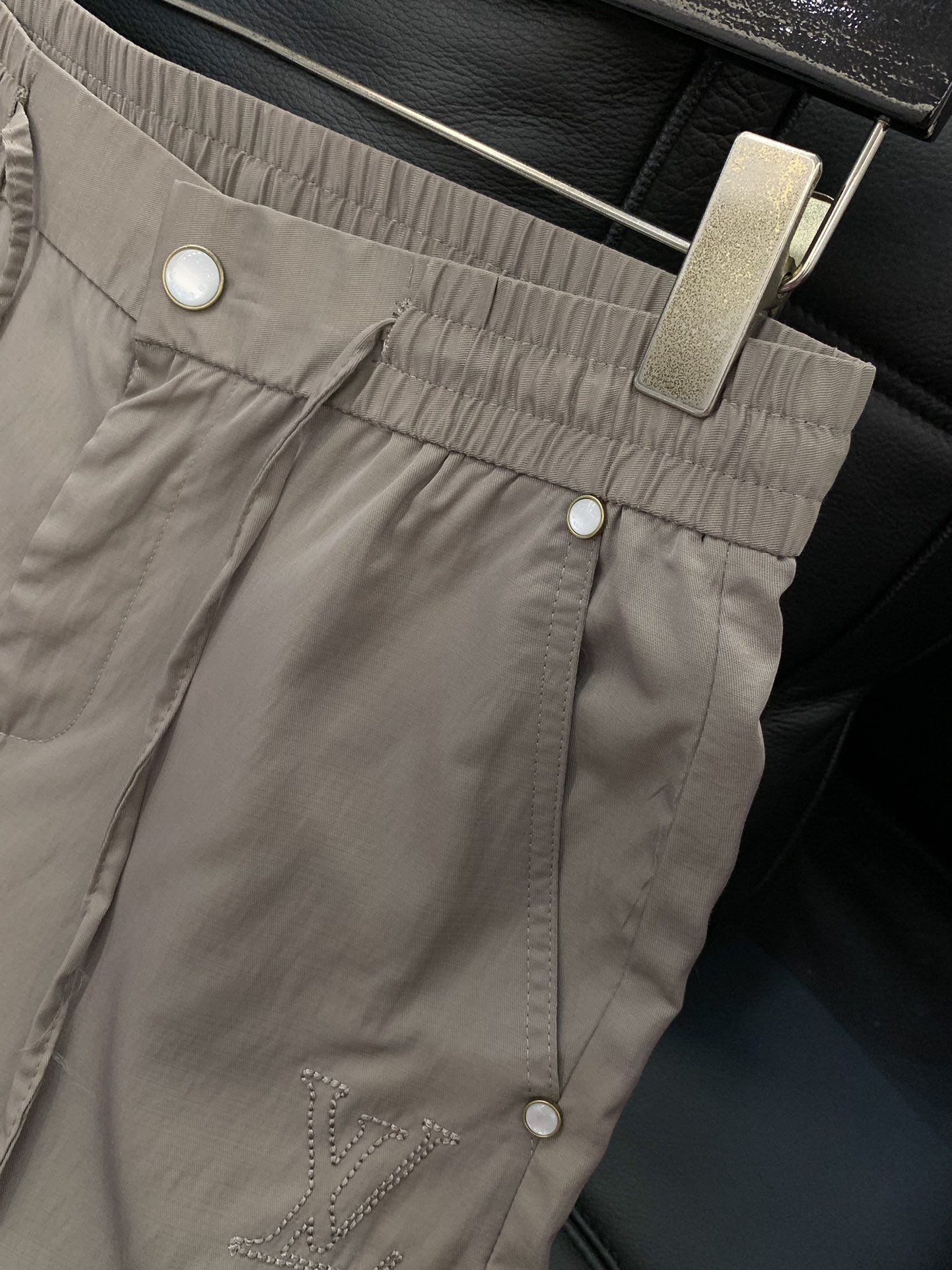 裤子，LouisVuitton 路易威登，2025秋季最新款，专柜同步有售，原单狠货，时尚休闲连帽套装，