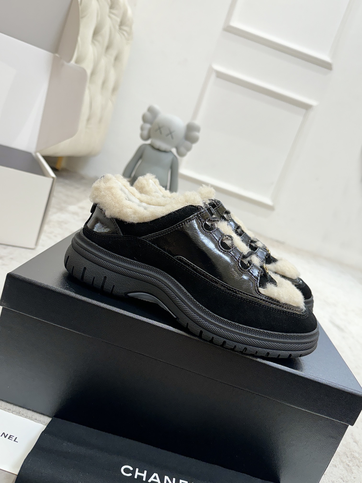 NO:545503,2025 Chanel's new autumn style hot casual sports shoes and shoes. The latest color combination is super good, fashionable, durable and versatile, perfect craftsmanship, great comfort, original splicing of sheepskin cowhide, specific imported silk towel inside TPU large sole shoe size: 35-40, casual shoes/sports shoes, chanel, sneakers, cowhide, sheepskin198609092025 香奈儿秋天新款火爆休闲运动鞋板鞋 最新拼色绝超好看 时尚耐看又百搭 工艺完美 舒适度非常棒 鞋面羊皮牛皮原版拼接 内里特定进口丝绸毛巾里 TPU大底鞋码:35-40,休闲鞋/运动鞋,chanel,sneakers,cowhide,sheepskin,Women's Shoes