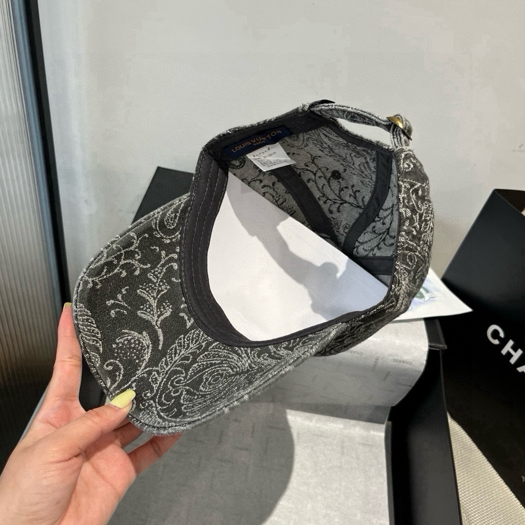 🆕

Lv新款鸭舌帽，头围57cm