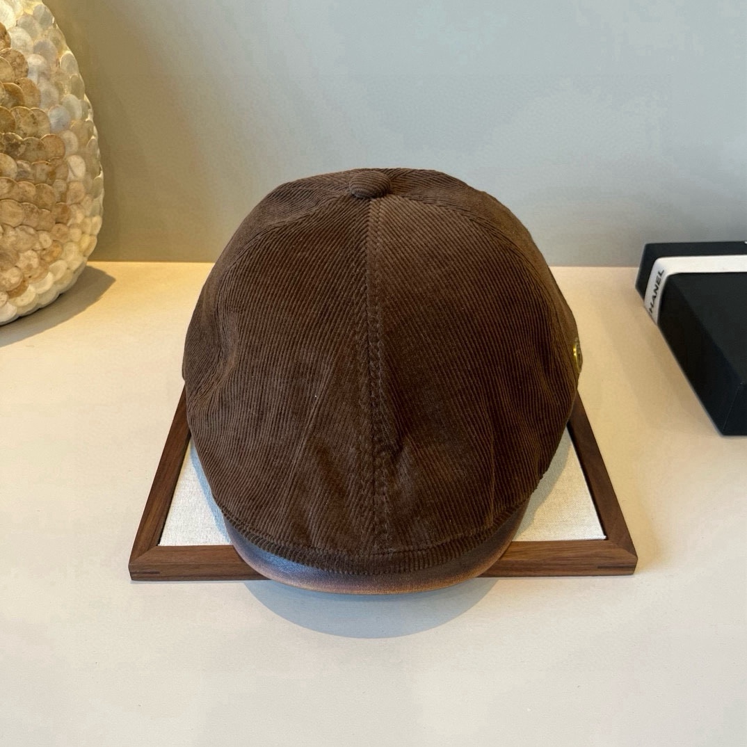 🆕

Gucci古奇新款鸭舌前进帽，灯芯绒面料，头围57cm