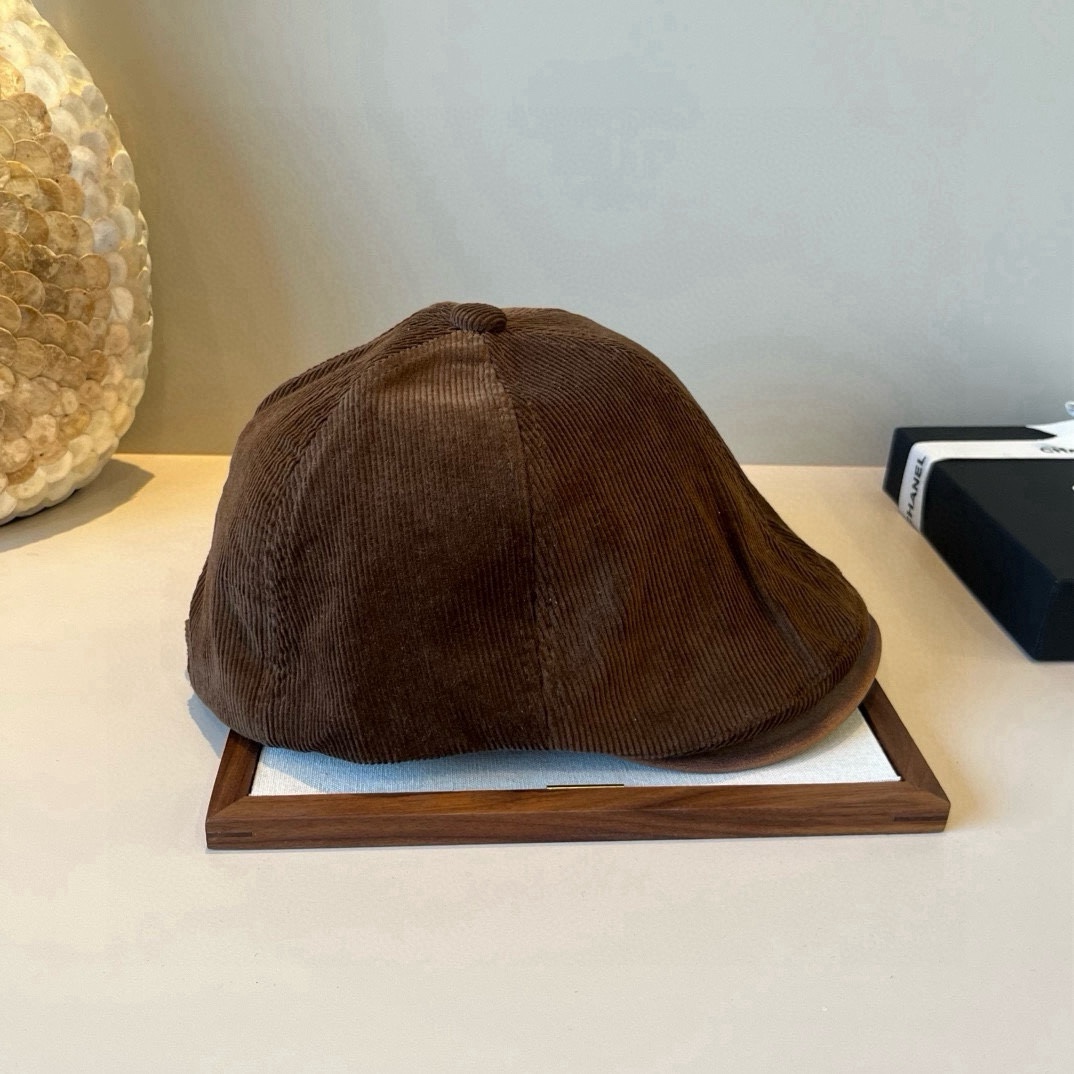 🆕

Gucci古奇新款鸭舌前进帽，灯芯绒面料，头围57cm