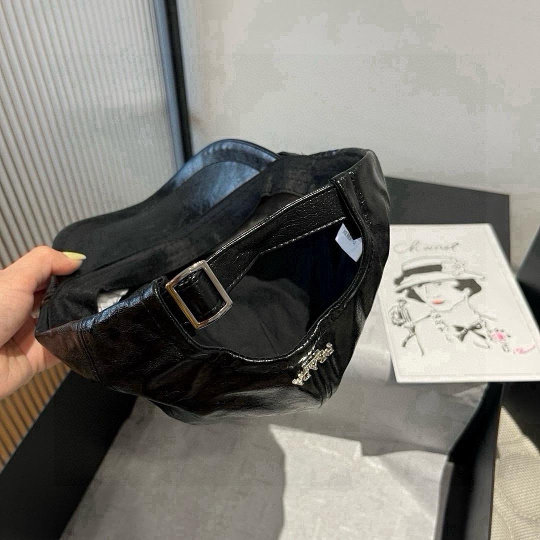 🆕

普拉达新款前进帽，高端定，头围57cm