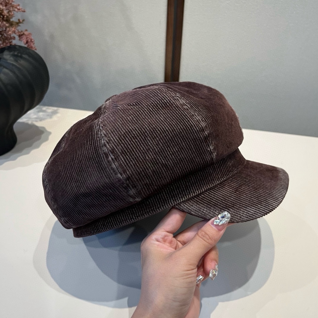 🆕

miumiu缪缪新款鸭舌画家帽，头围57cm