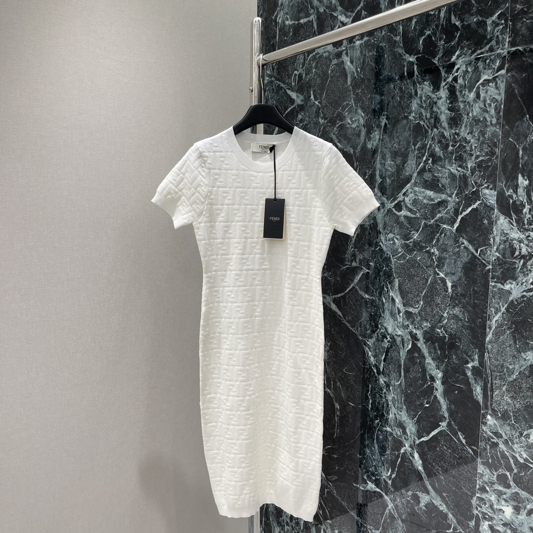 （短袖裙）
FD 25早秋新款 提花针织短袖连衣裙 大身通体双F字母提花点缀碰撞出老钱风格调性 经典配色