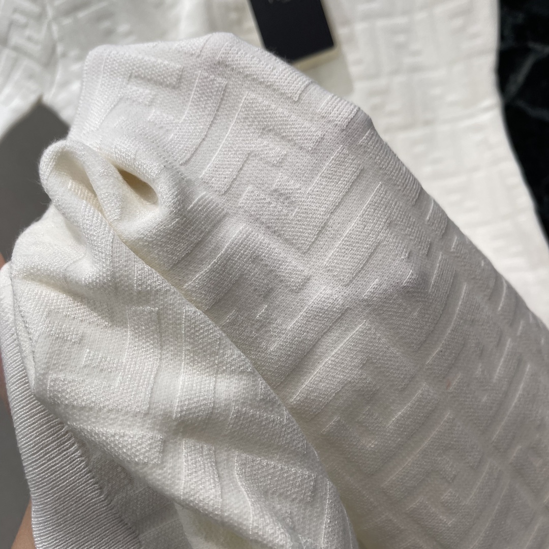 （短袖裙）
FD 25早秋新款 提花针织短袖连衣裙 大身通体双F字母提花点缀碰撞出老钱风格调性 经典配色