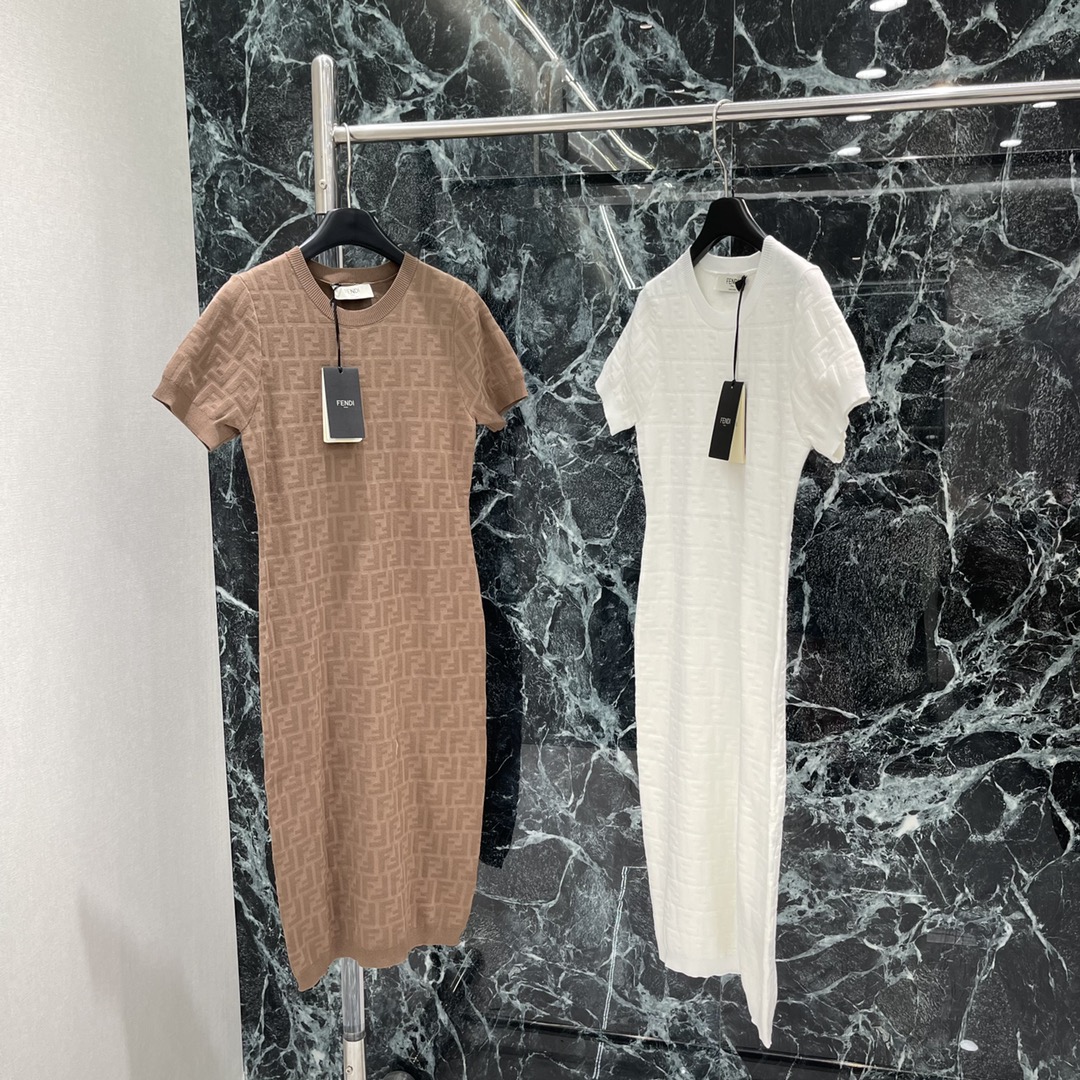 （短袖裙）
FD 25早秋新款 提花针织短袖连衣裙 大身通体双F字母提花点缀碰撞出老钱风格调性 经典配色
