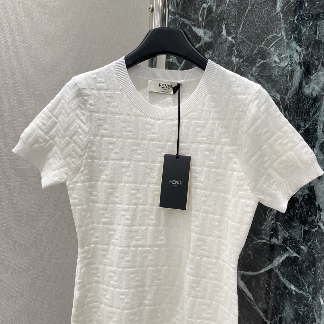 （短袖裙）
FD 25早秋新款 提花针织短袖连衣裙 大身通体双F字母提花点缀碰撞出老钱风格调性 经典配色