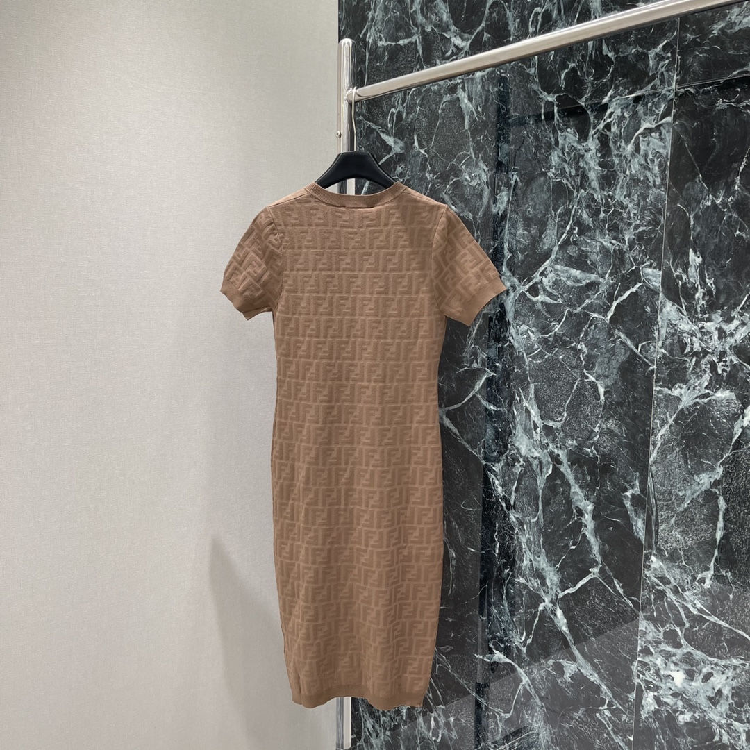 （短袖裙）
FD 25早秋新款 提花针织短袖连衣裙 大身通体双F字母提花点缀碰撞出老钱风格调性 经典配色