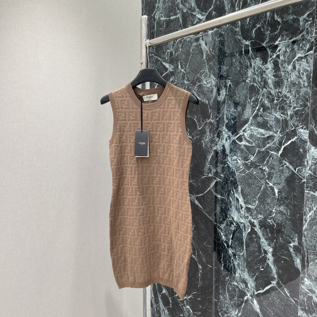 （背心裙）
FD 25早秋新款 提花针织背心裙 大身通体双F字母提花点缀碰撞出老钱风格调性 经典配色打造