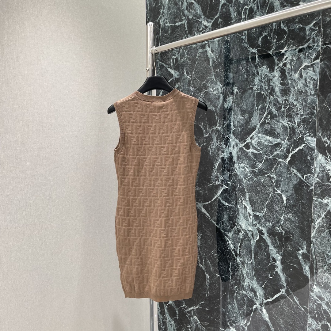 （背心裙）
FD 25早秋新款 提花针织背心裙 大身通体双F字母提花点缀碰撞出老钱风格调性 经典配色打造