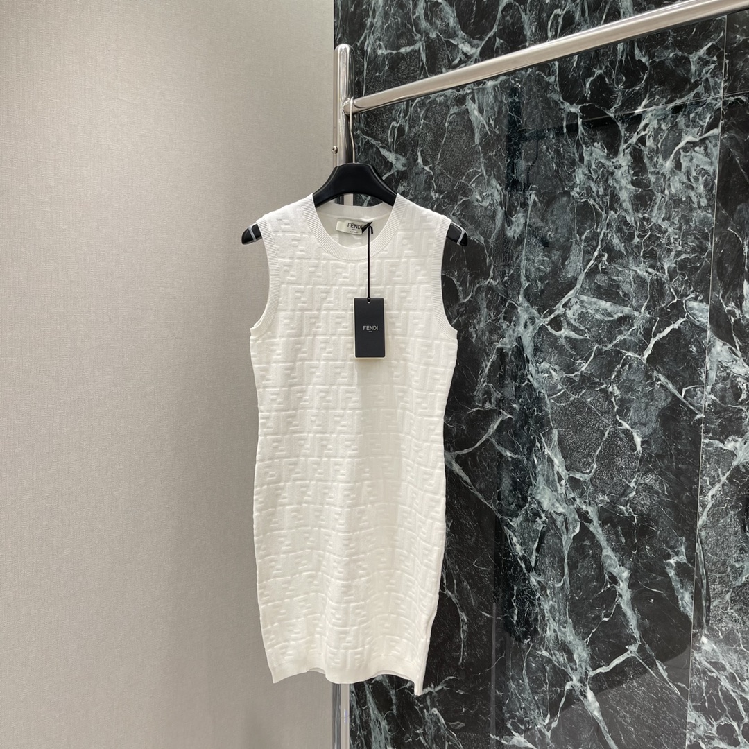 （背心裙）
FD 25早秋新款 提花针织背心裙 大身通体双F字母提花点缀碰撞出老钱风格调性 经典配色打造