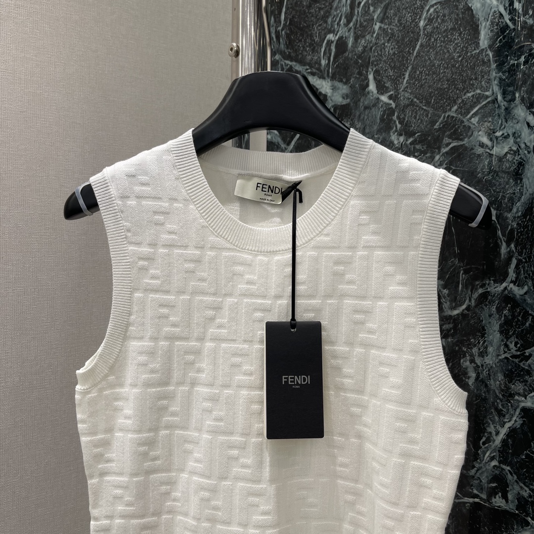 （背心裙）
FD 25早秋新款 提花针织背心裙 大身通体双F字母提花点缀碰撞出老钱风格调性 经典配色打造