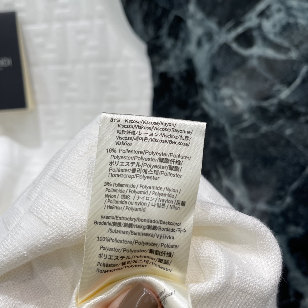 （背心裙）
FD 25早秋新款 提花针织背心裙 大身通体双F字母提花点缀碰撞出老钱风格调性 经典配色打造