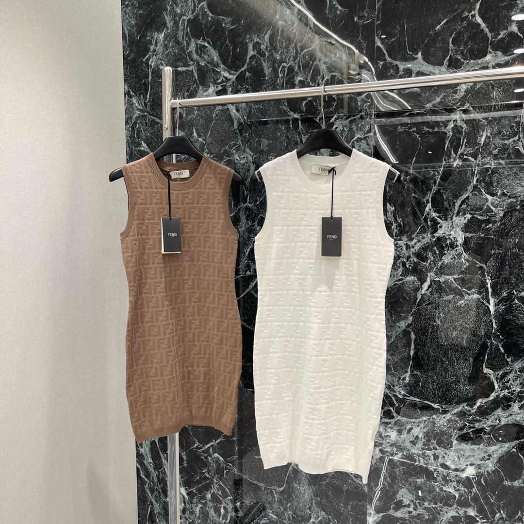 （背心裙）
FD 25早秋新款 提花针织背心裙 大身通体双F字母提花点缀碰撞出老钱风格调性 经典配色打造