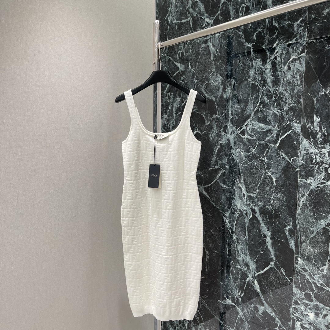 （吊带裙）
FD 25早秋新款 提花针织吊带裙 大身通体双F字母提花点缀碰撞出老钱风格调性 经典配色打造