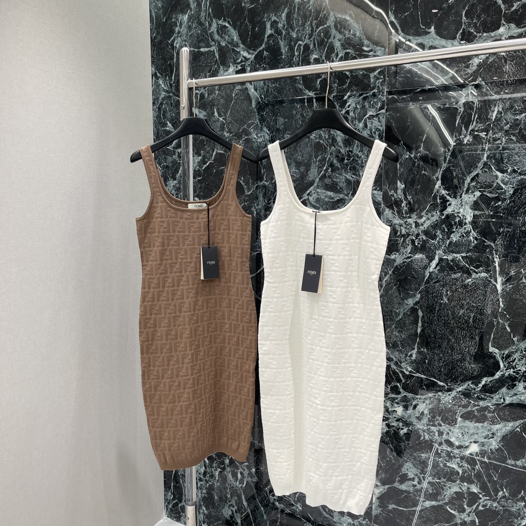 （吊带裙）
FD 25早秋新款 提花针织吊带裙 大身通体双F字母提花点缀碰撞出老钱风格调性 经典配色打造