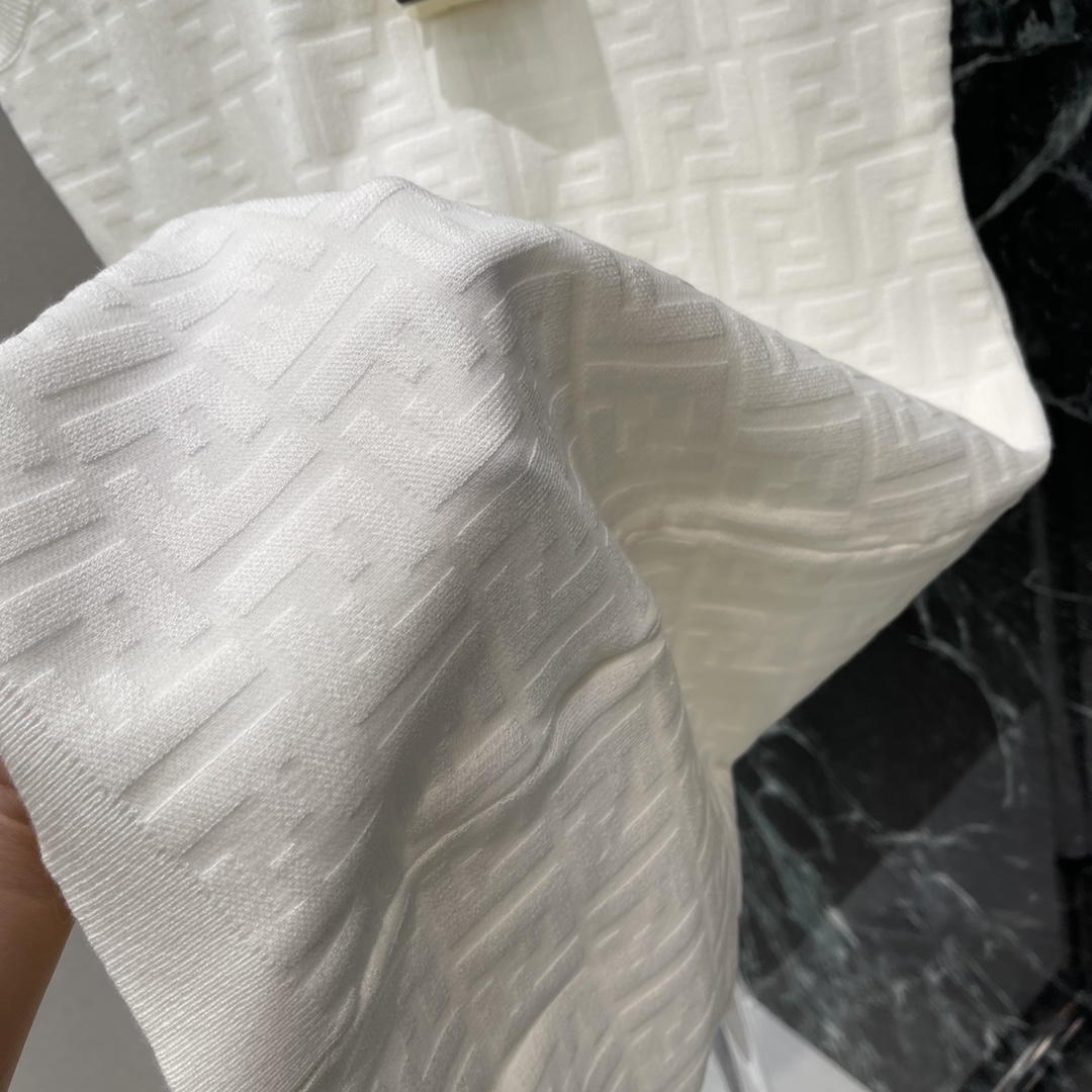 （吊带裙）
FD 25早秋新款 提花针织吊带裙 大身通体双F字母提花点缀碰撞出老钱风格调性 经典配色打造